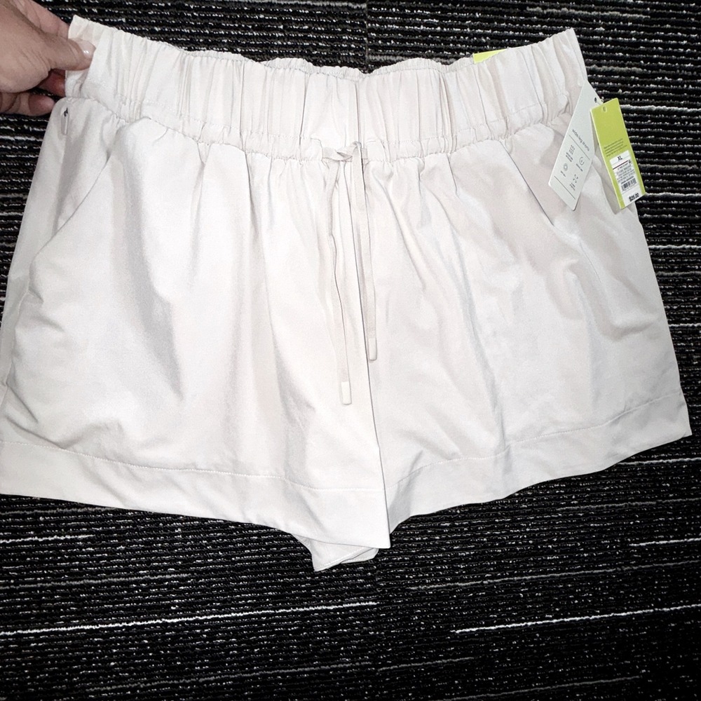 All in Motion Wide Leg Shorts Women XL Beige NEW 3.5" Inseam Athletic Activewear